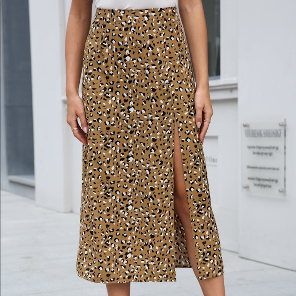 Leopard print midi skirt